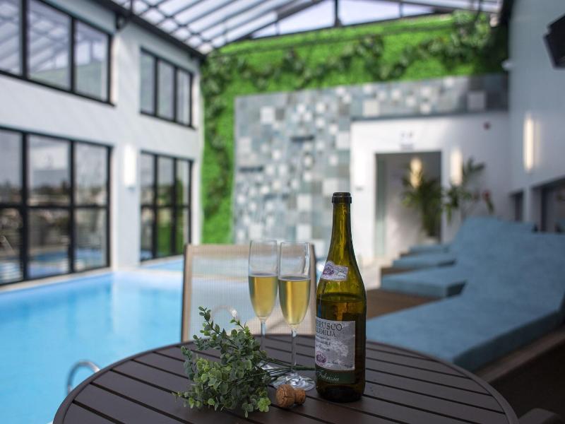 Lefel Hotel