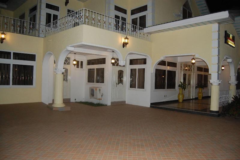 Kingsbridge Royale Hotel image