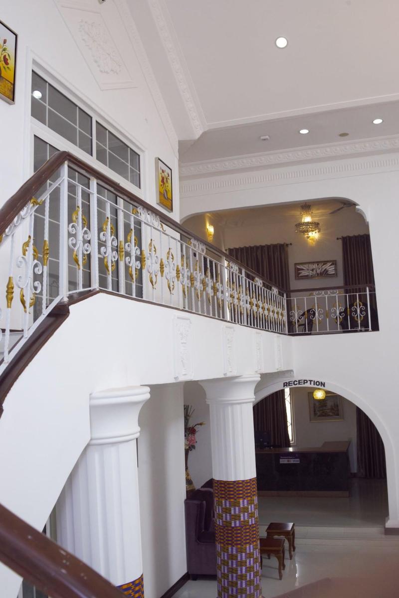 Kingsbridge Royale Hotel image