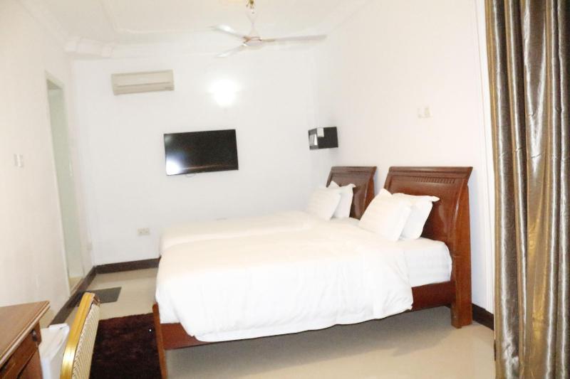 Kingsbridge Royale Hotel image