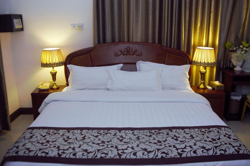Kingsbridge Royale Hotel image
