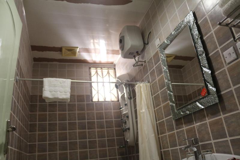 Kingsbridge Royale Hotel image