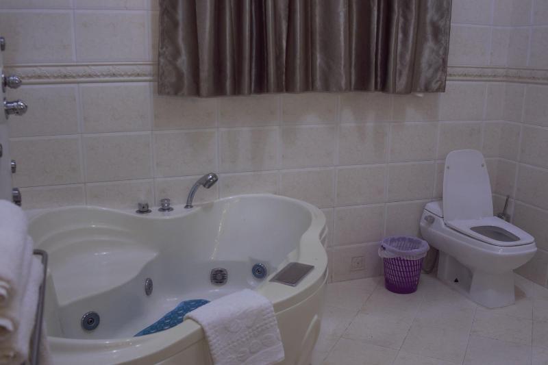 Kingsbridge Royale Hotel image