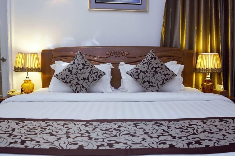 Kingsbridge Royale Hotel image