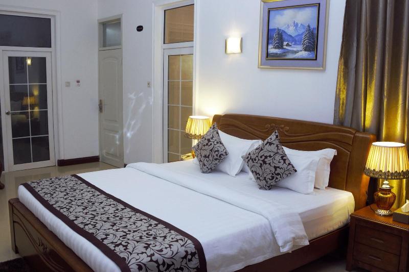 Kingsbridge Royale Hotel image