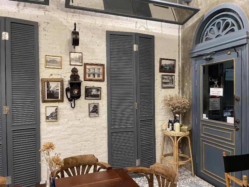 Central Old Town Cottage image