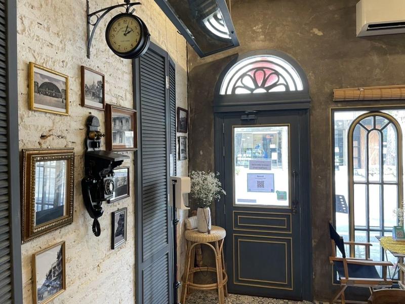 Central Old Town Cottage image
