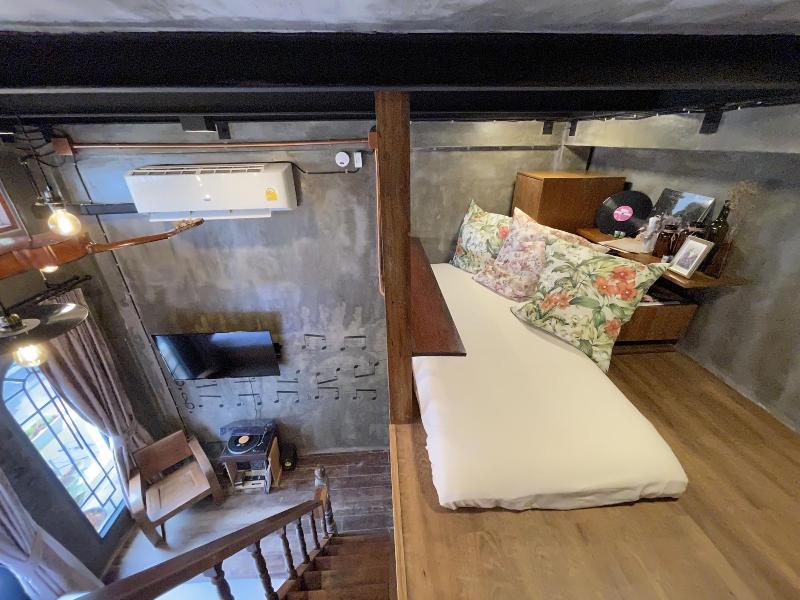 Central Old Town Cottage image