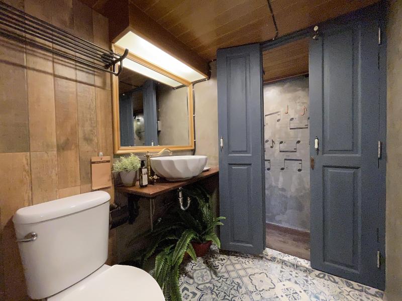 Central Old Town Cottage image