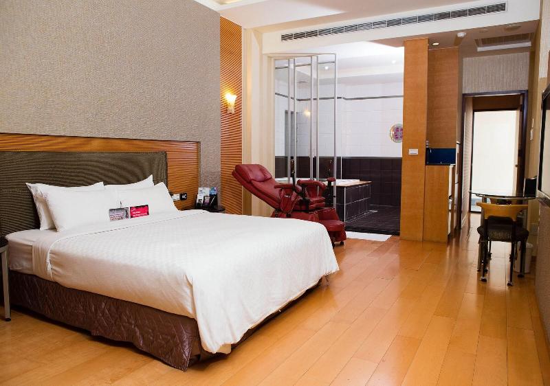 Royal Group Motel Chien Kuo Branch image