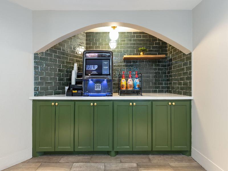 Reside Houston Downtown A Wyndham Residence image