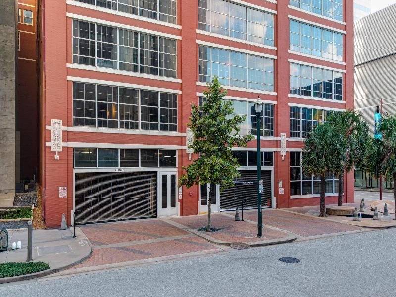 Reside Houston Downtown A Wyndham Residence image
