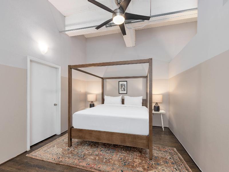 Reside Houston Downtown A Wyndham Residence image