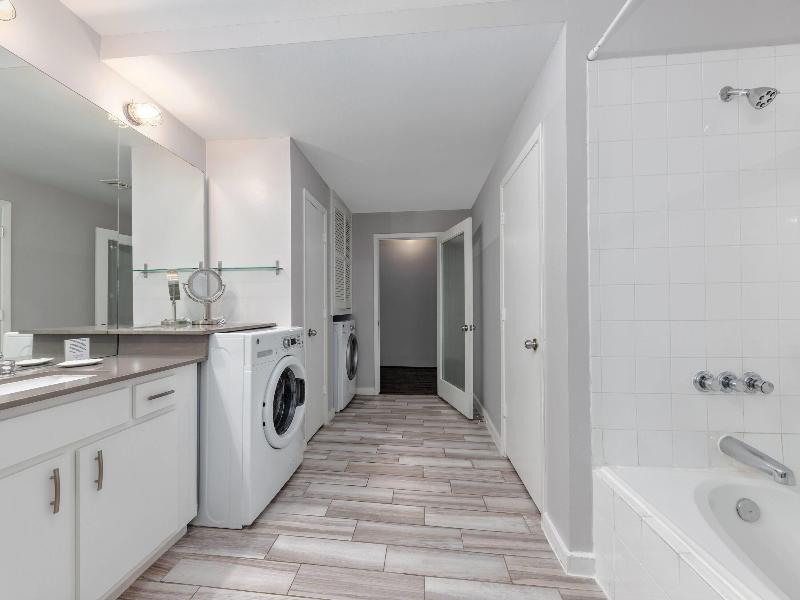 Reside Houston Downtown A Wyndham Residence image