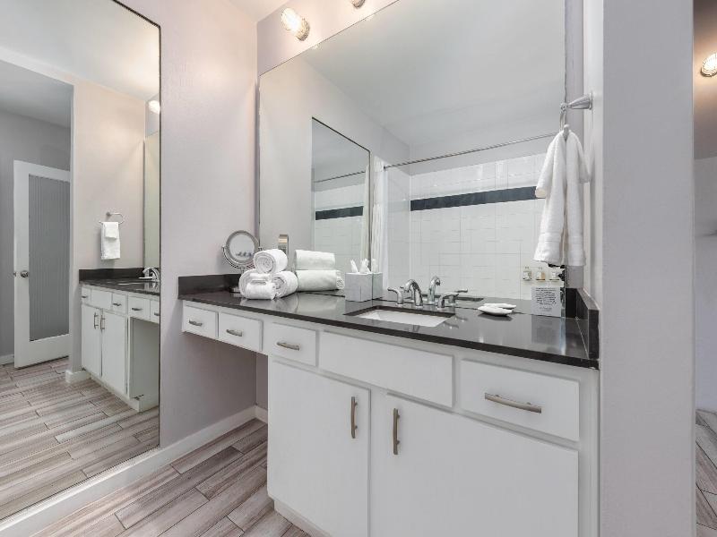 Reside Houston Downtown A Wyndham Residence image