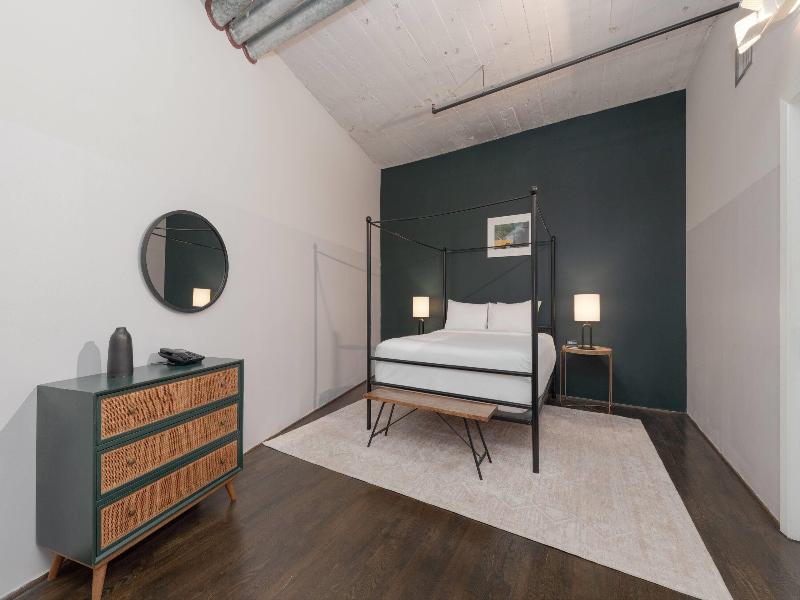 Reside Houston Downtown A Wyndham Residence image