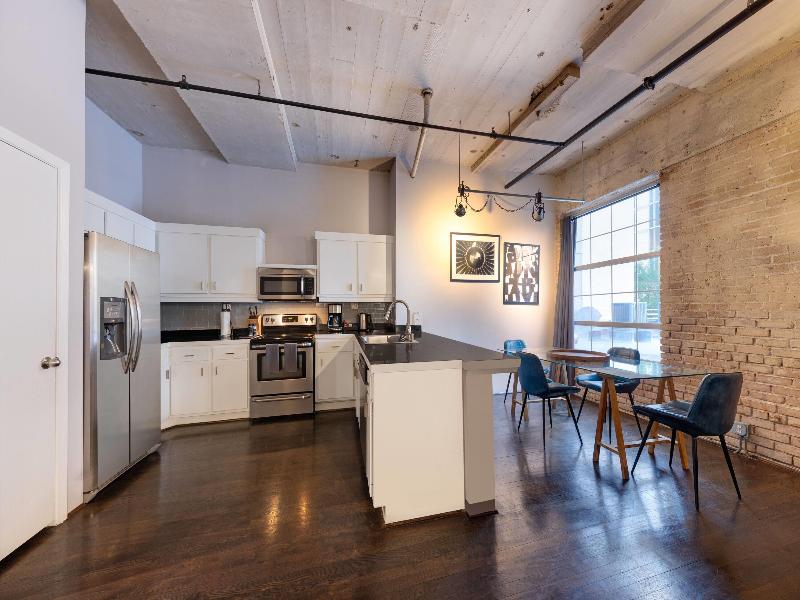 Reside Houston Downtown A Wyndham Residence image