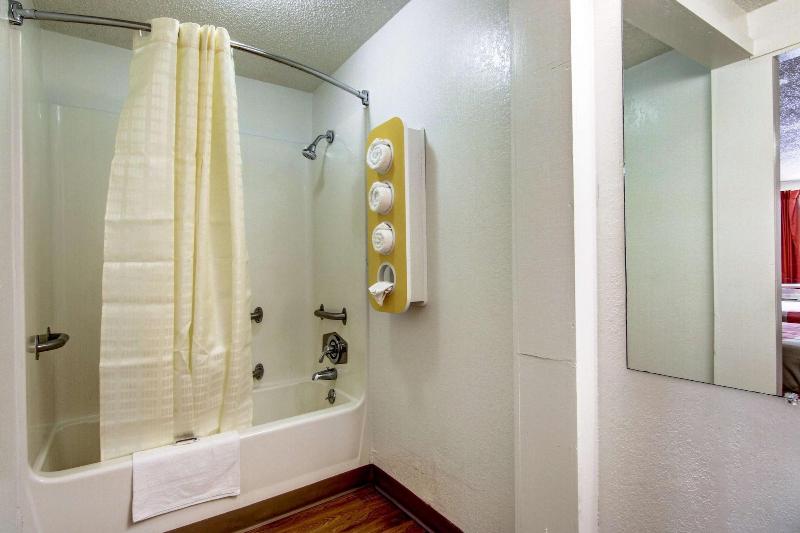 Motel 6 Union City Ga Atlanta Airport image