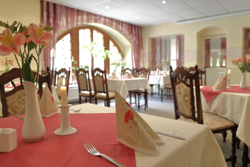 Pension Gasthof Und Hotel Roter Hirsch image