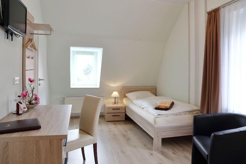 Pension Gasthof Und Hotel Roter Hirsch image