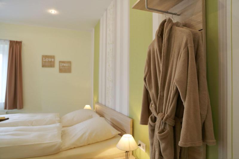 Pension Gasthof Und Hotel Roter Hirsch image