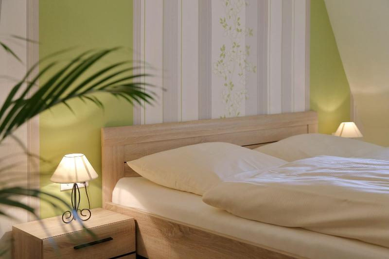 Pension Gasthof Und Hotel Roter Hirsch image
