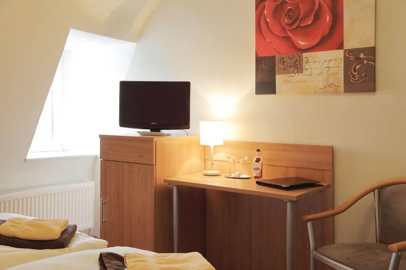 Pension Gasthof Und Hotel Roter Hirsch image