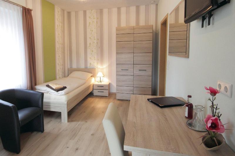 Pension Gasthof Und Hotel Roter Hirsch image