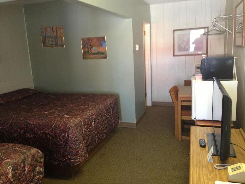 Jamestown Motel — exterior view