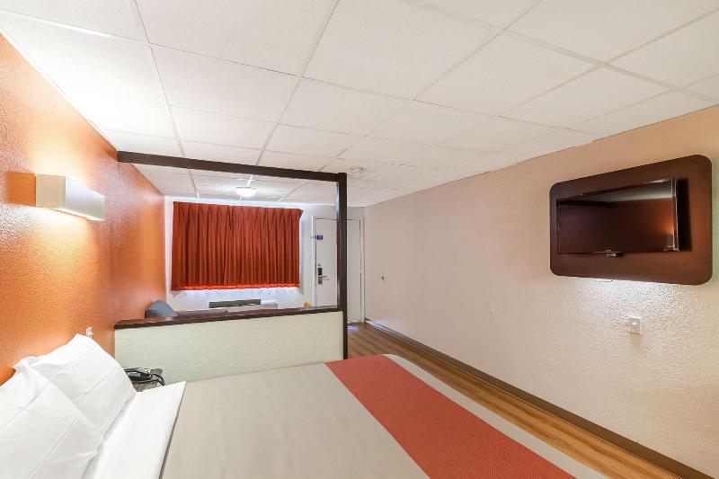 Motel6 Fort Worth, TX - Stockyards image
