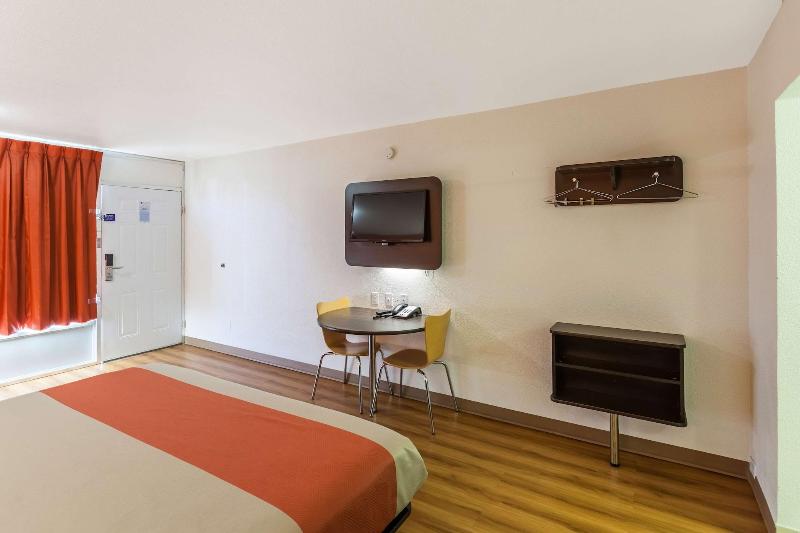 Motel6 Fort Worth, TX - Stockyards image