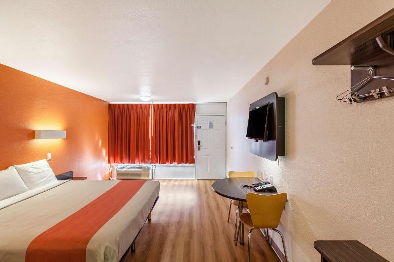 Motel6 Fort Worth, TX - Stockyards image