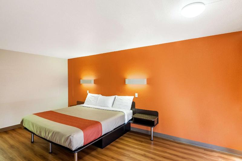 Motel6 Fort Worth, TX - Stockyards image