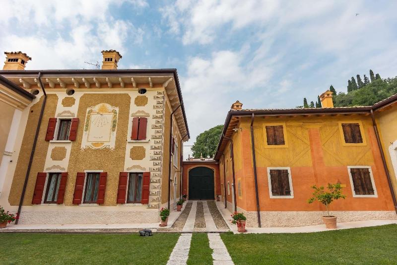 Villa Padovani Relais De Charme image