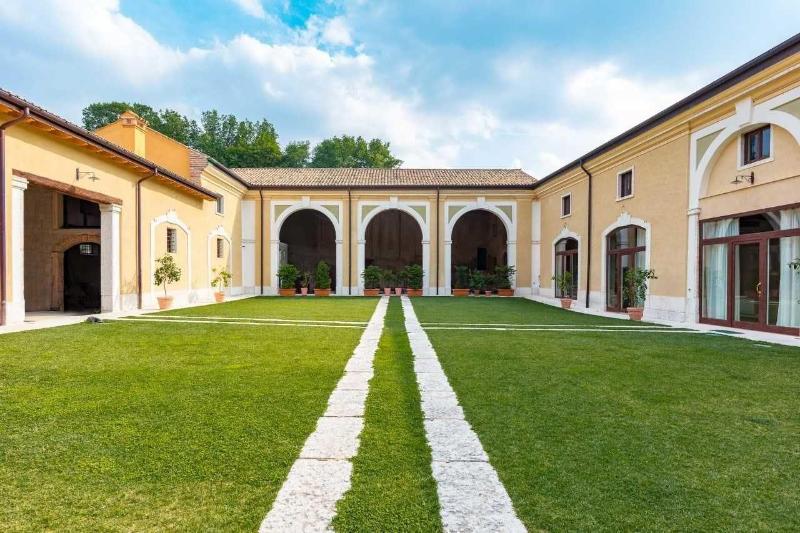 Villa Padovani Relais De Charme image