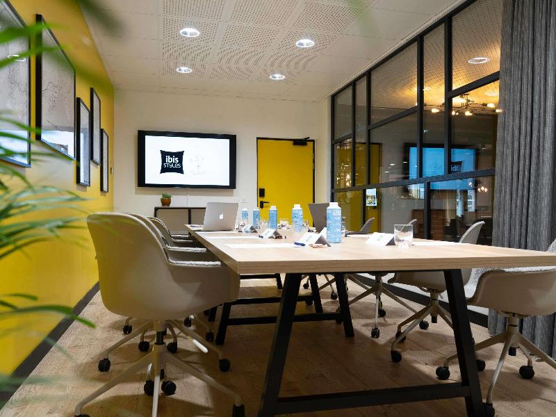 Ibis Styles Dreux Centre Gare image