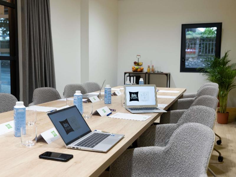 Ibis Styles Dreux Centre Gare image