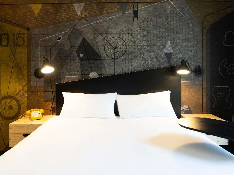 Ibis Styles Dreux Centre Gare image