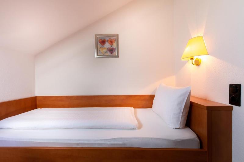 Hotel Zum Rosengarten image