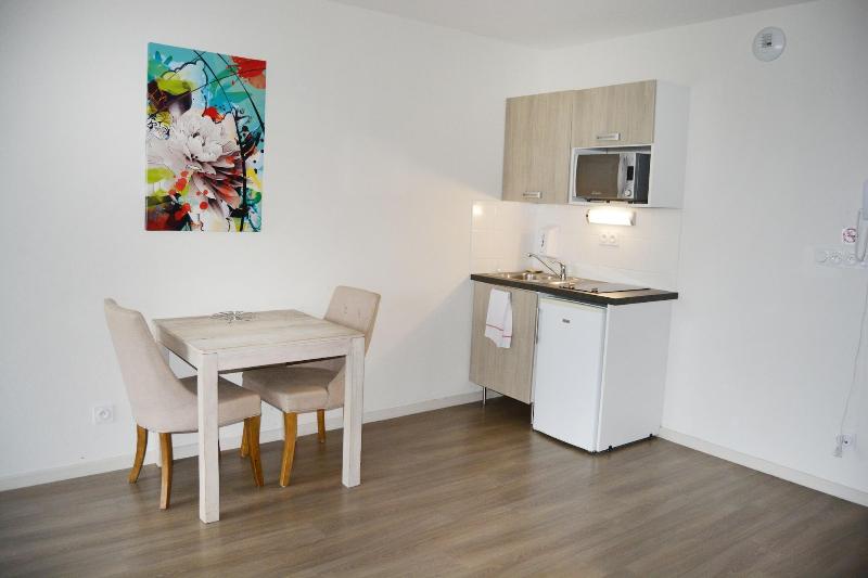 Zenao Appart Hotel Yzeure image