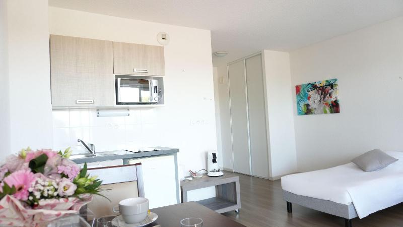 Zenao Appart Hotel Yzeure image