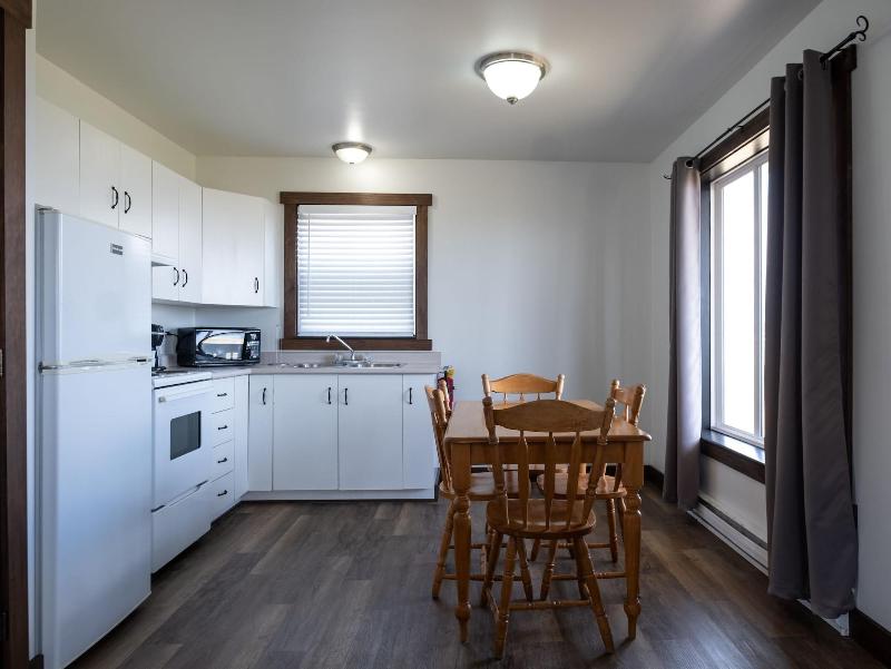 Heron S Nest Cottages image