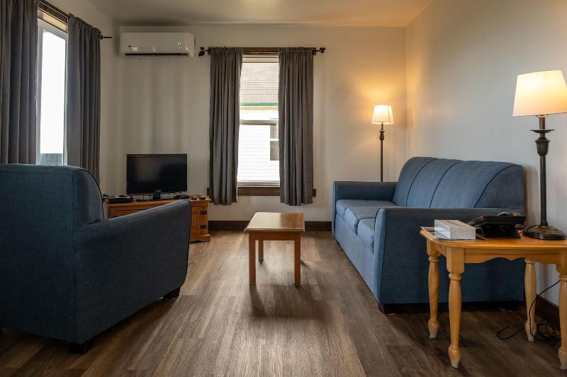 Heron S Nest Cottages image