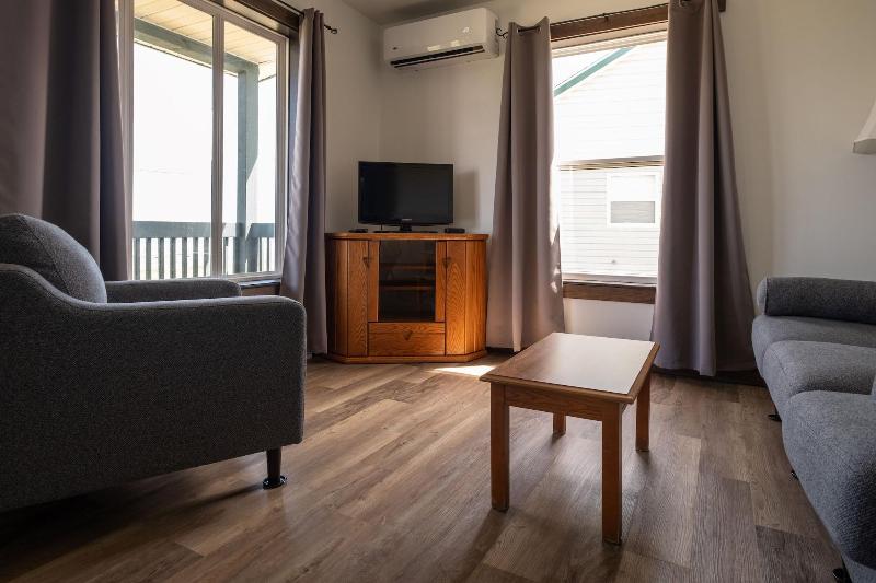 Heron S Nest Cottages image