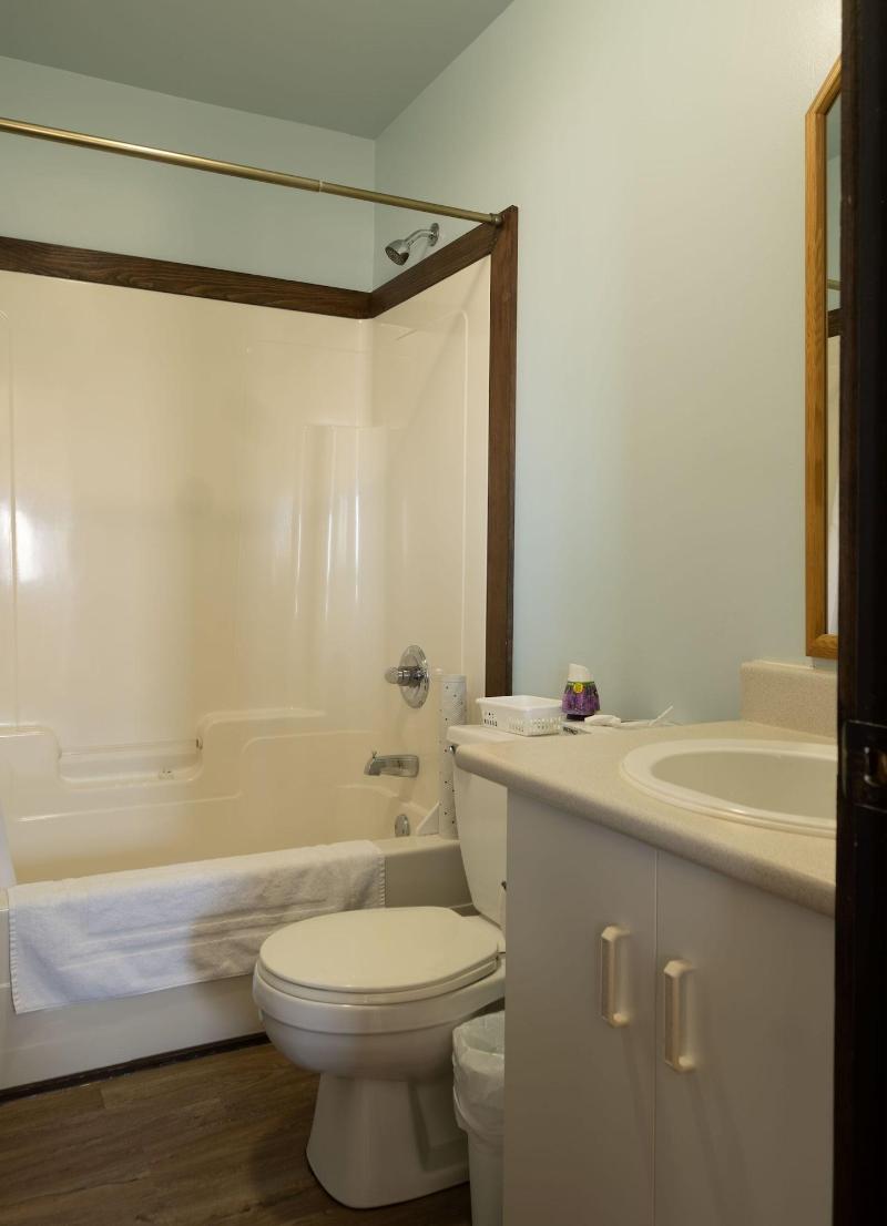 Heron S Nest Cottages image