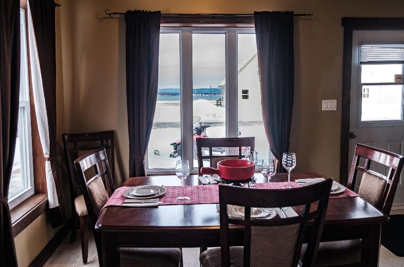 Heron S Nest Cottages image