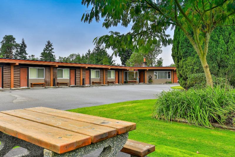 Arbutus Grove Motel