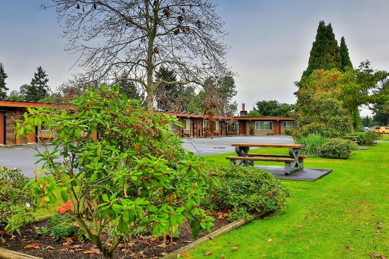 Arbutus Grove Motel