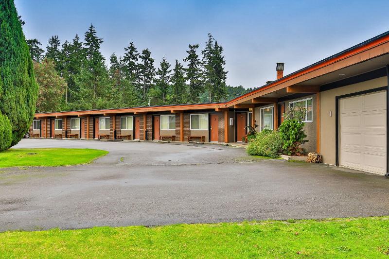 Arbutus Grove Motel