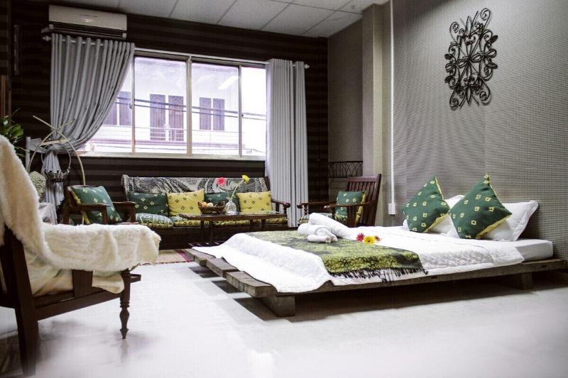 Nha Saigon image